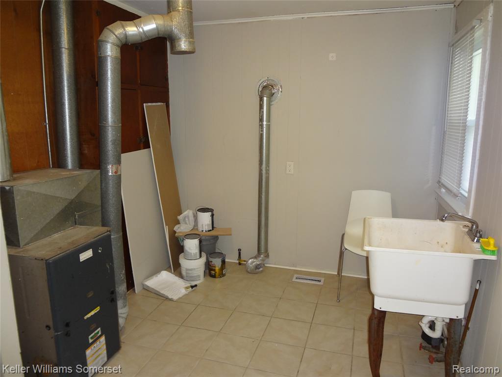 8127 Orchard Avenue, Warren, MI 48089 — Photo 9
