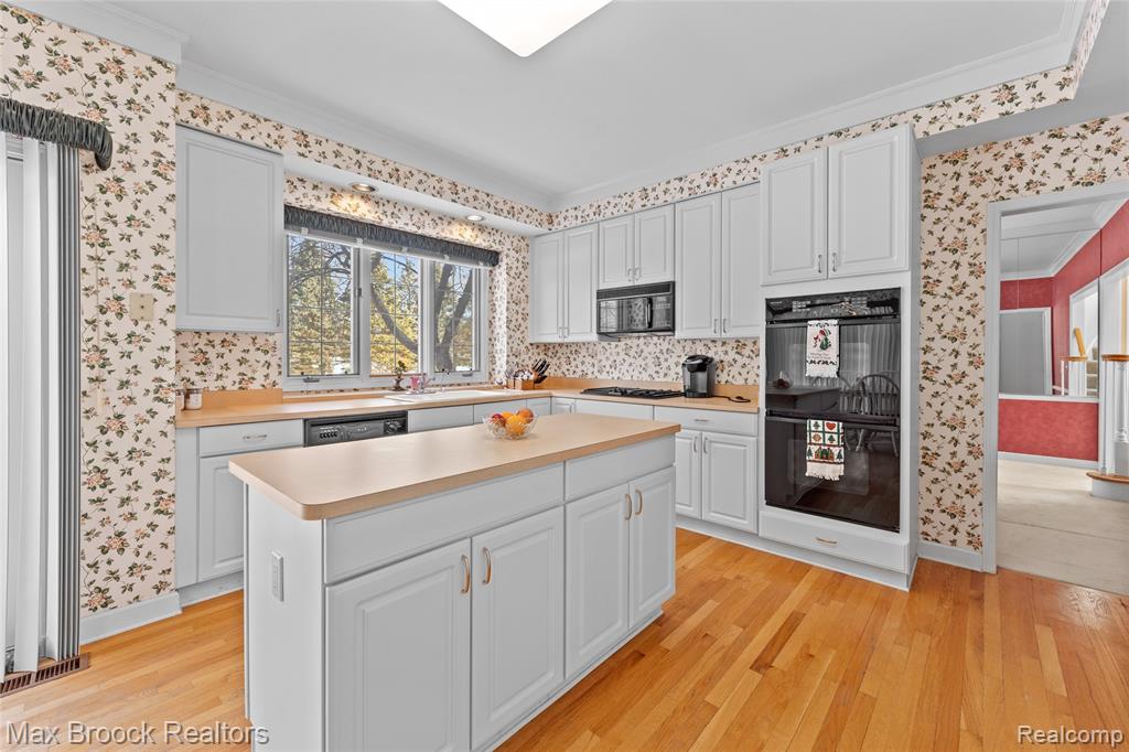 41450 Mission Lane, Novi, MI — Photo 12
