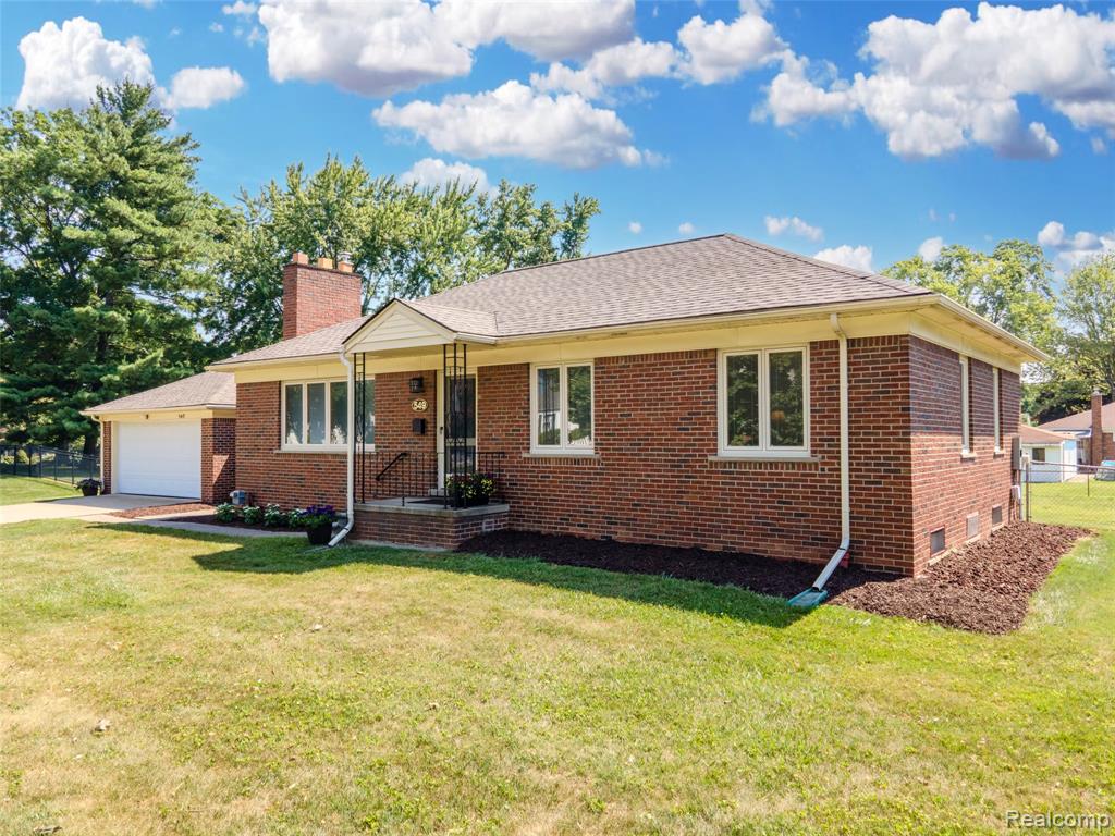 549 S Bywood Avenue, Clawson, MI — Photo 2