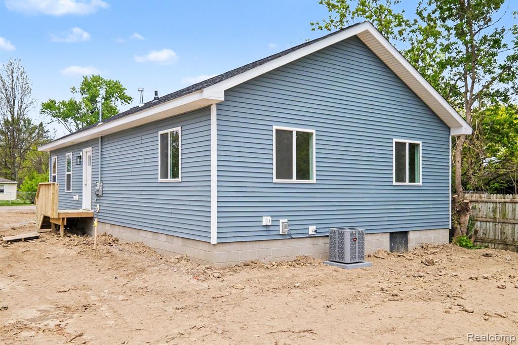 6056 Pearl Street, Burton, MI 48509 — Photo 15