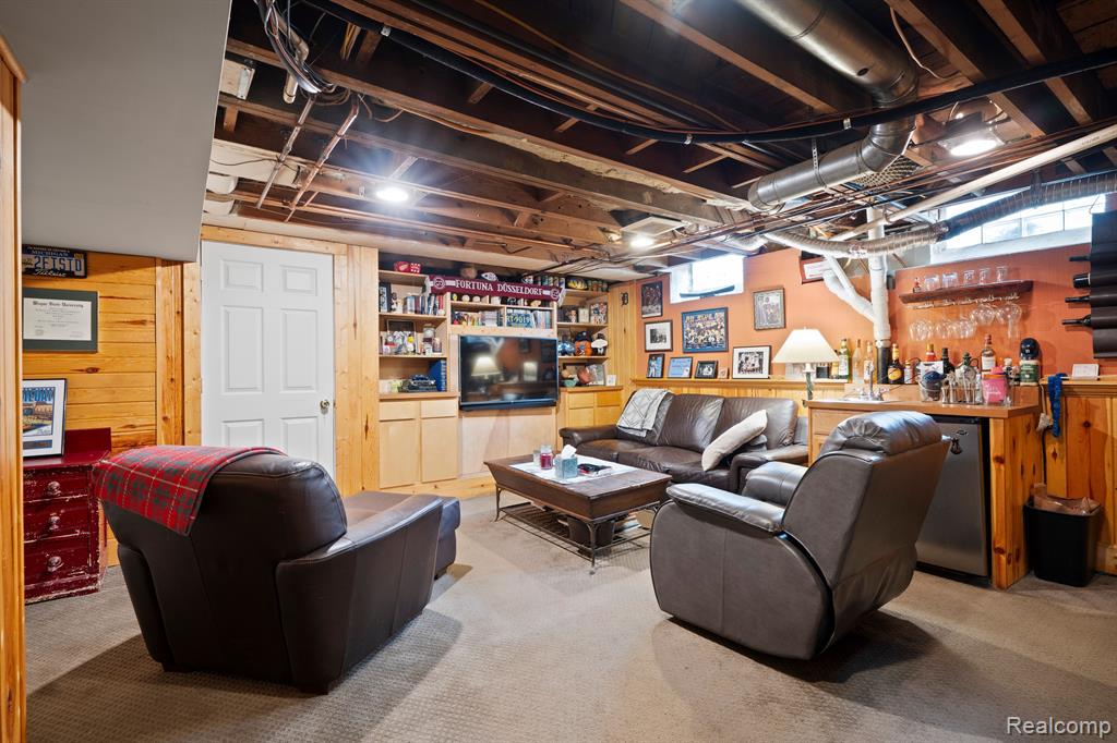 917 CEDARHILL Drive, Royal Oak, MI 48067 — Photo 34