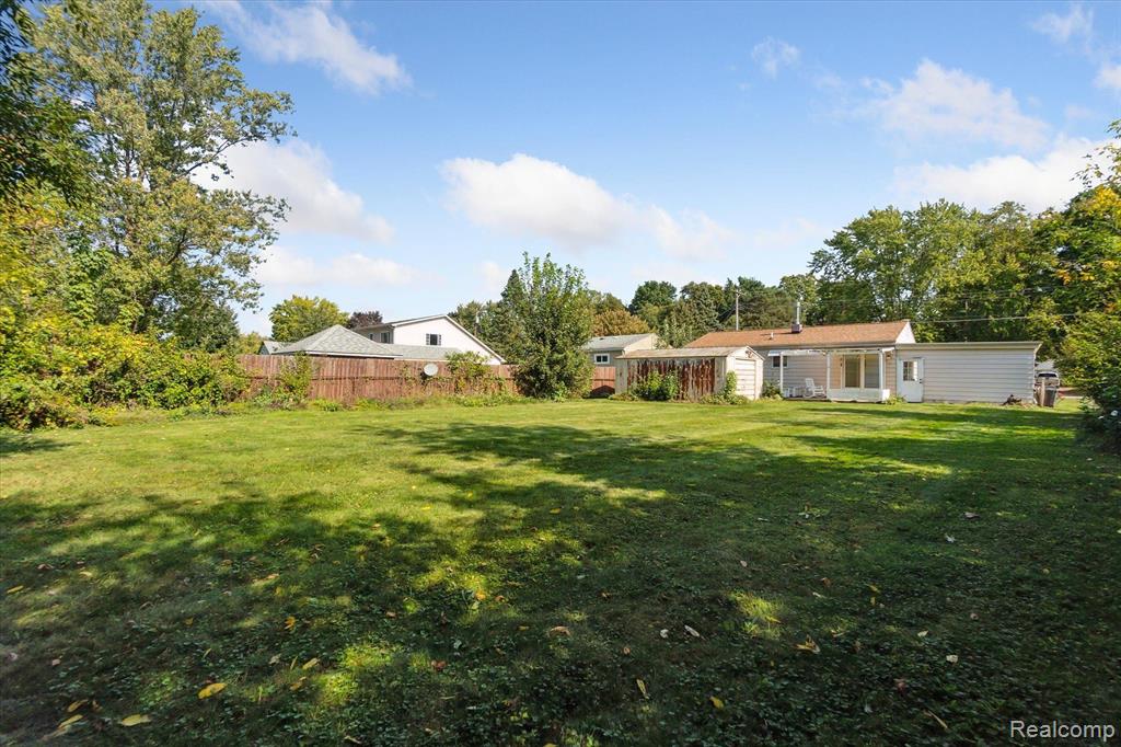 4208 BRISTOLWOOD Drive, Flint, MI 48507 — Photo 30