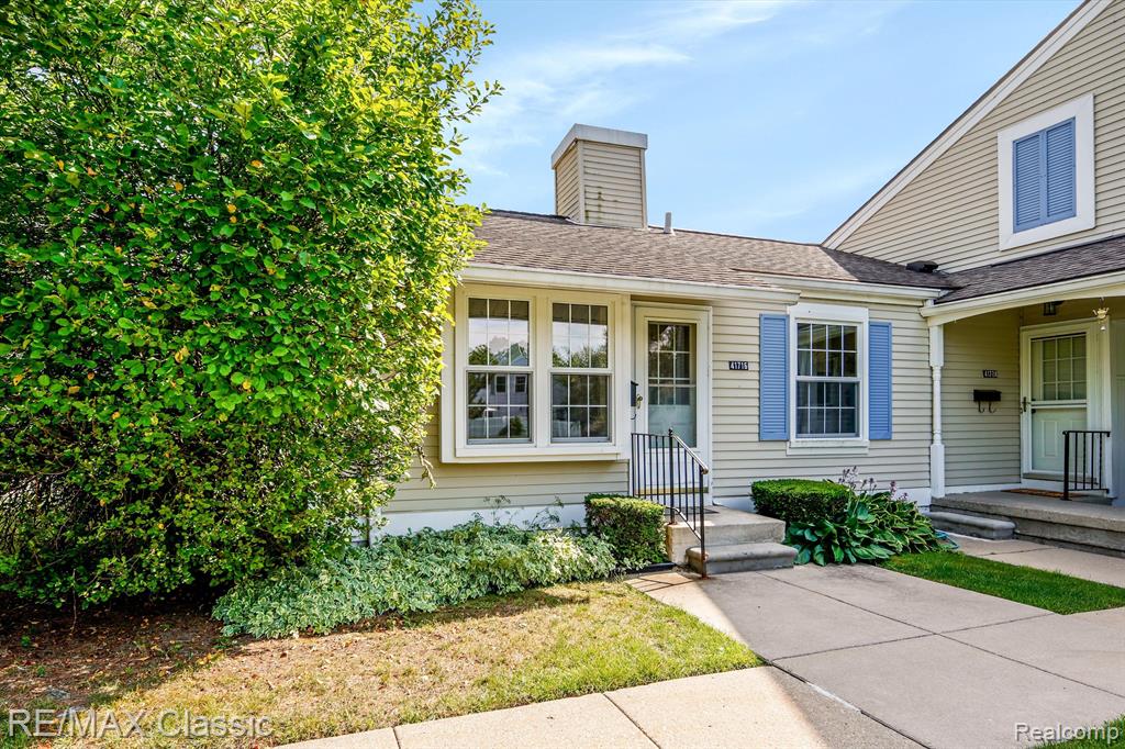 41716 ONAWAY Drive, Northville, MI 48167 — Photo 4