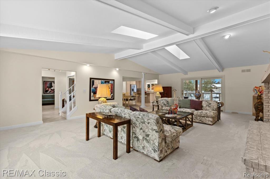 5067 Oakwood Court, Commerce Twp, MI 48382 — Photo 9