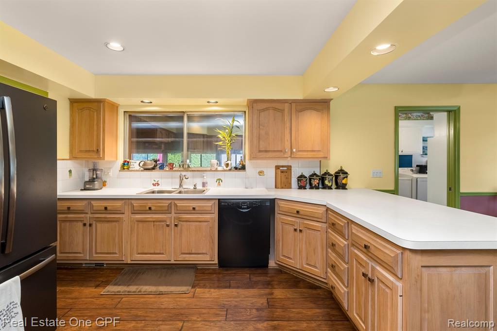 60 MOORLAND Drive, Grosse Pointe Shores, MI 48236 — Photo 23