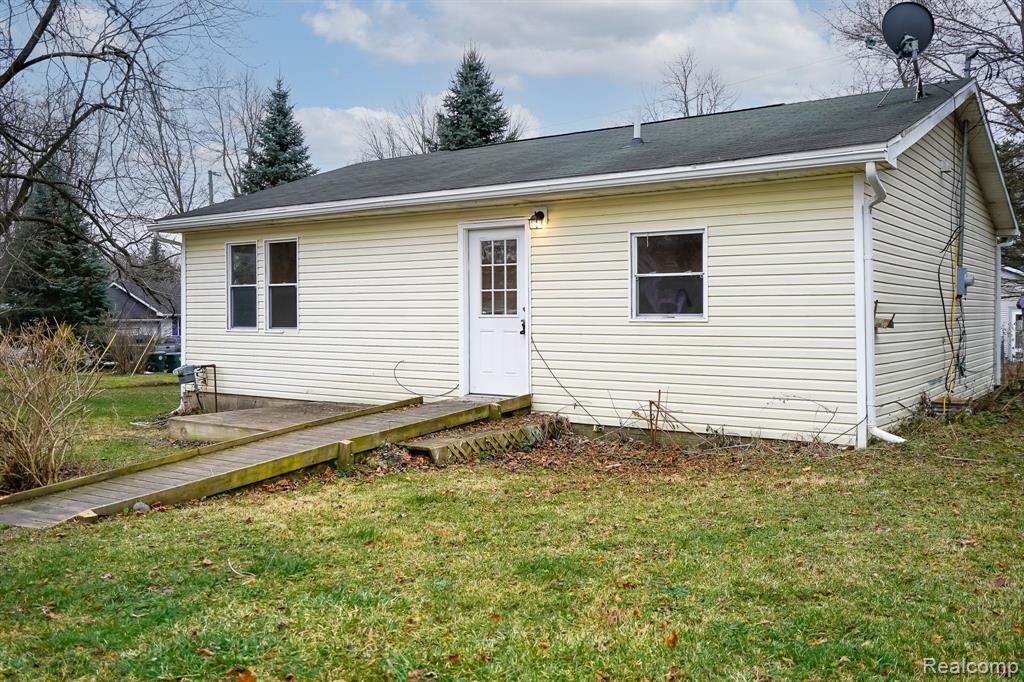 935 MCCLELLAN Street, Lake Orion, MI 48362 — Photo 3