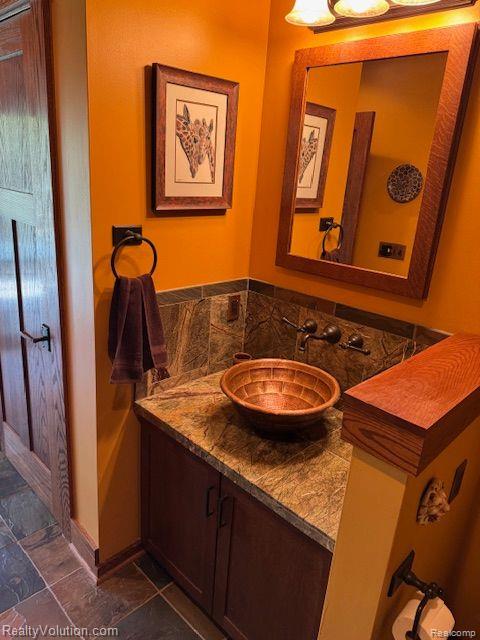 559 HEENAN Drive, Lapeer, MI 48446 — Photo 13