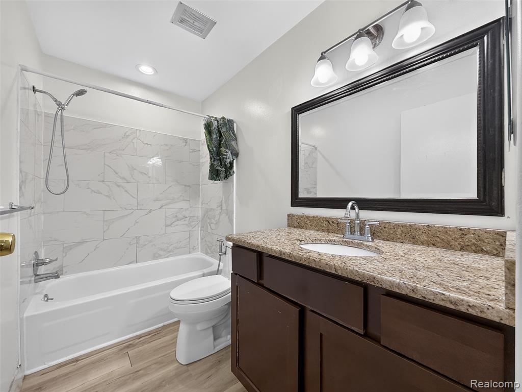 39613 Village Wood Lane, Novi, MI — Photo 15