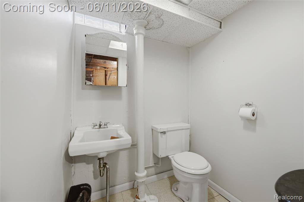 29609 Mark Avenue, Madison Heights, MI 48071 — Photo 31