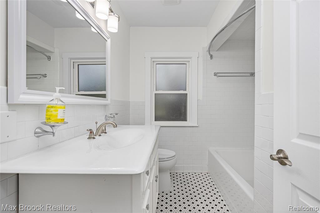 17348 Hilton Street, Southfield, MI, 48075