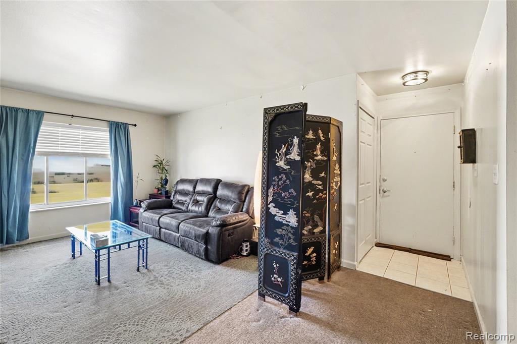 31805 Kelly Road, 25, Fraser, MI 48026 — Photo 2