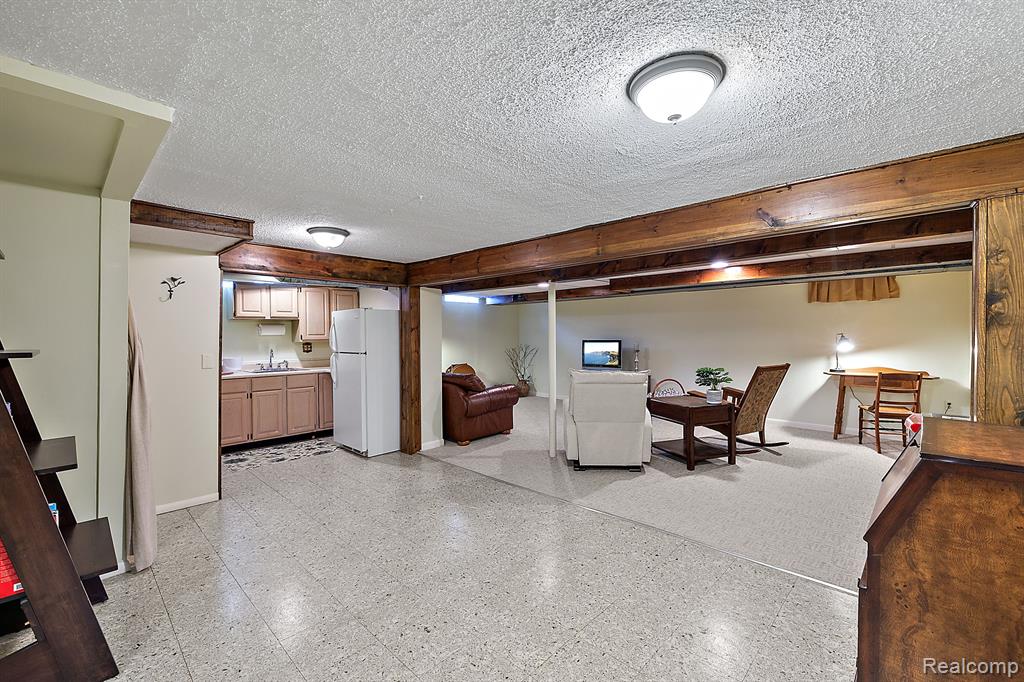813 ABBEY Lane, Milford, MI 48381 — Photo 36