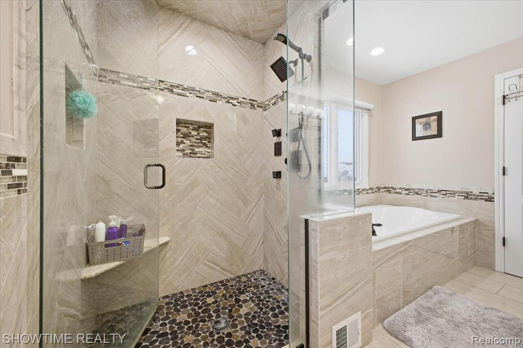 4157 Springbrook Drive, Sterling Heights, MI 48314 — Photo 37