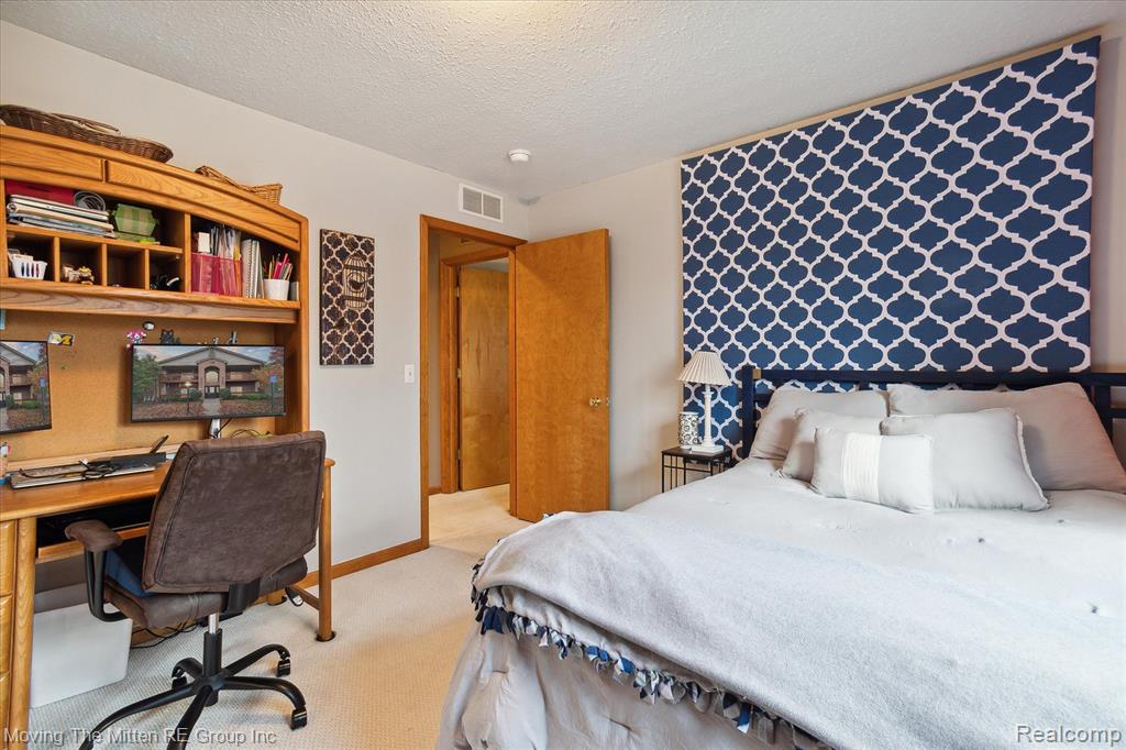 9755 WILDFLOWER, Belleville, MI 48111 — Photo 22