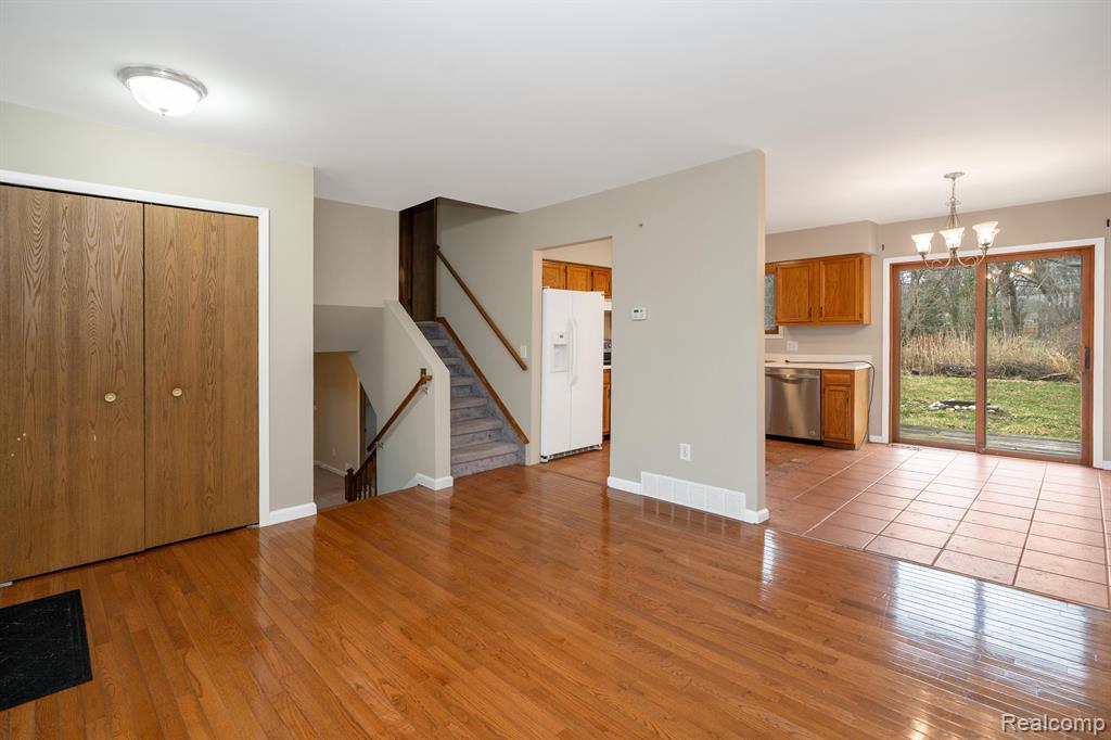 4654 Siebert Road, Waterford, MI 48328 — Photo 5