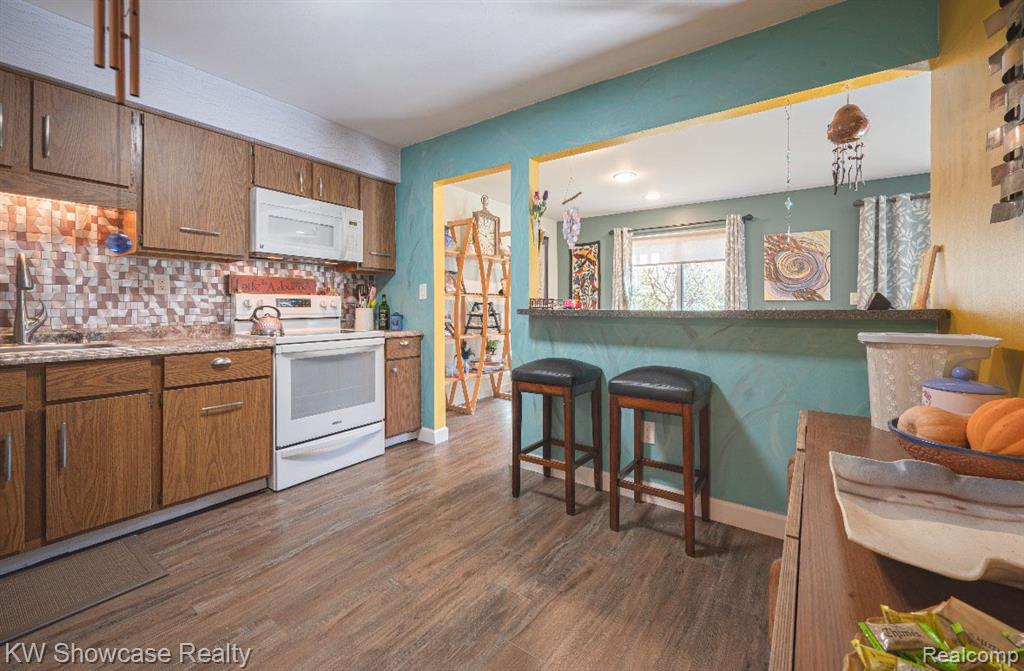 7455 BRYNMAWR Court, 31, West Bloomfield, MI — Photo 6