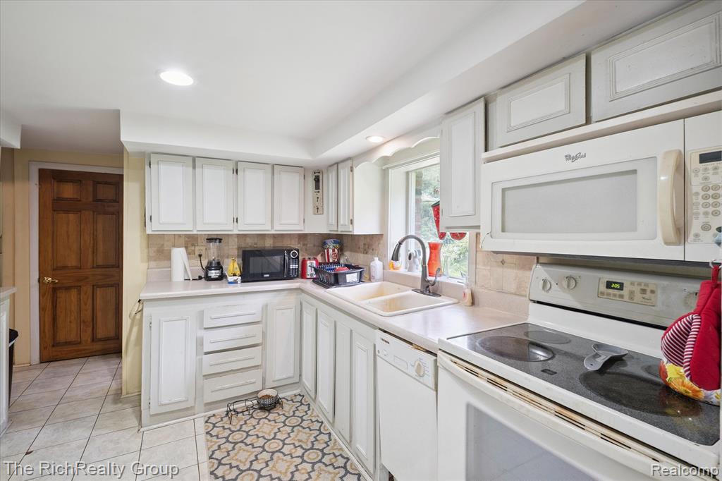 39635 Lotzford Road, Canton, MI 48187 — Photo 23