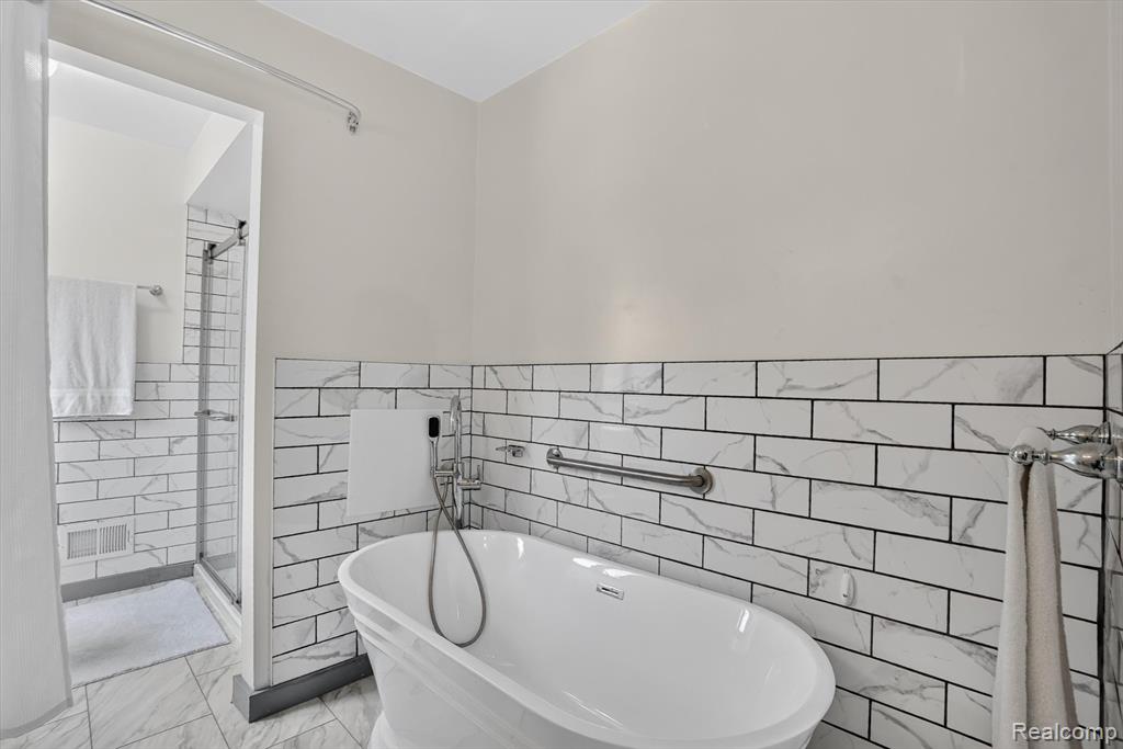 6888 Slawski Drive, Fowlerville, MI 48836 — Photo 25