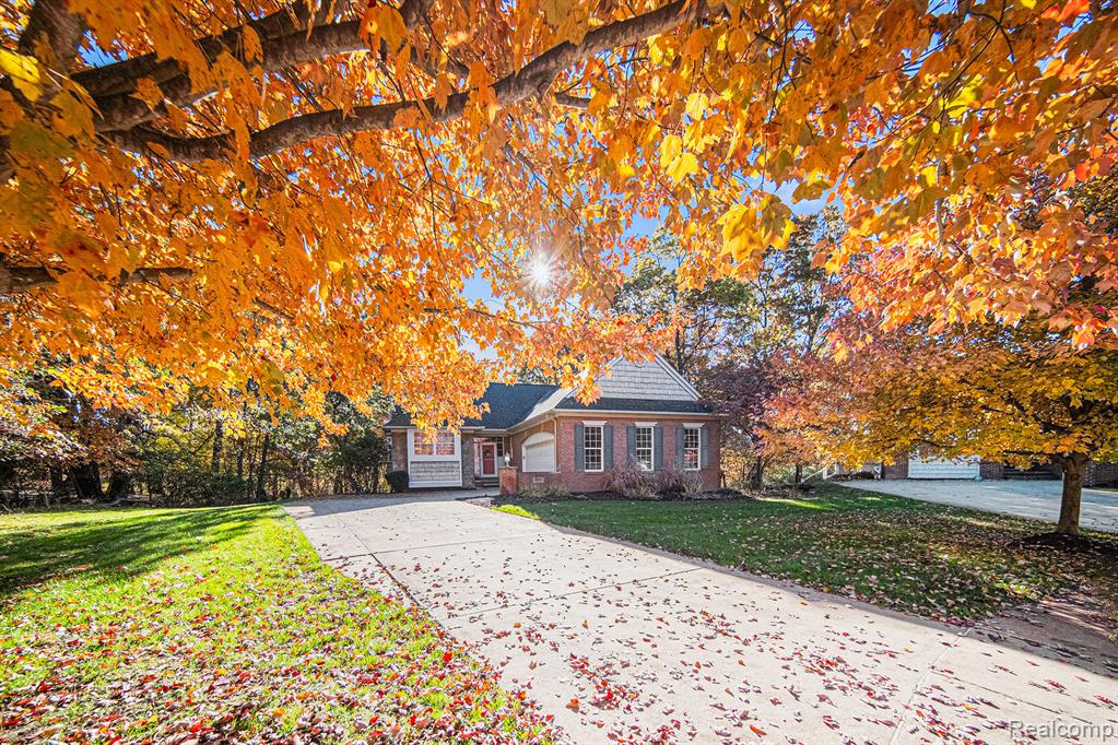 9993 Tioga Trail, Pinckney, MI 48169 — front exterior