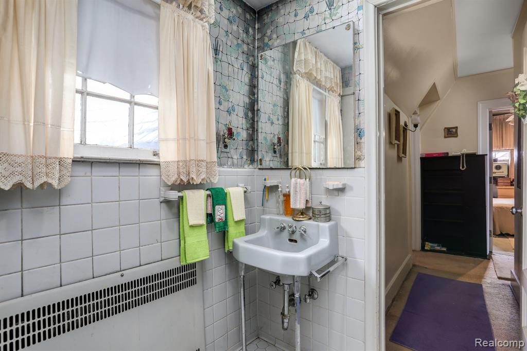 8691 E OUTER Drive, Detroit, MI 48213 — Photo 30