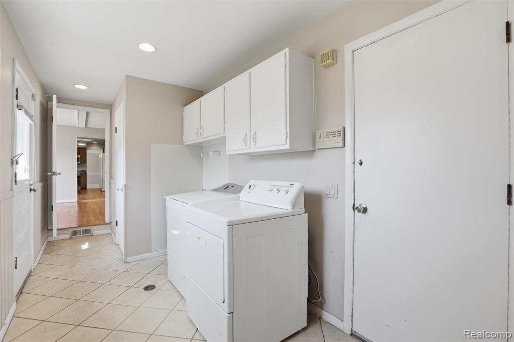 5972 Barnstable Court, West Bloomfield, MI — Photo 27