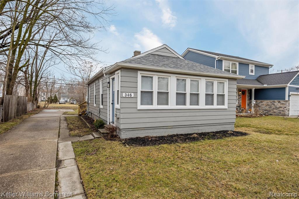 346 E Bernhard Avenue, Hazel Park, MI 48030 — Photo 2