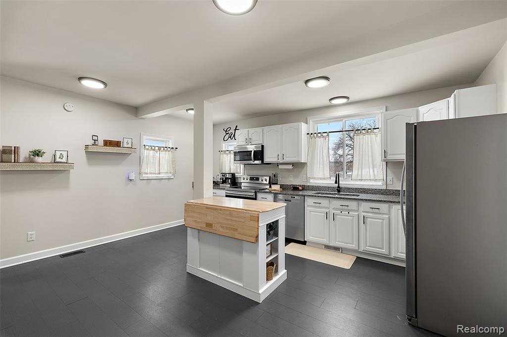 4755 Forest Avenue, Waterford, MI 48328 — Photo 30