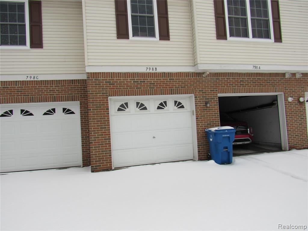 798 Amberly Drive, B, Waterford, MI 48328 — Photo 18