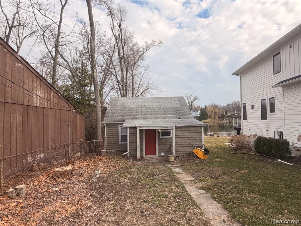 6912 Colony Drive, West Bloomfield, MI 48323 — Photo 8