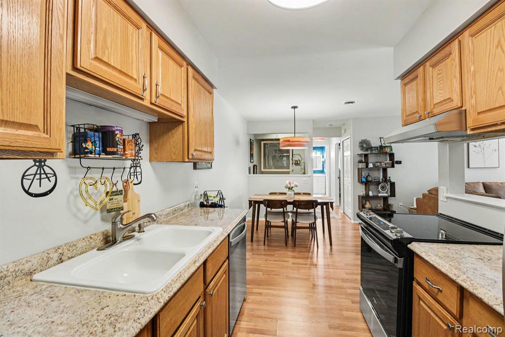 838 Corners Court, Orion, MI 48362 — Photo 9