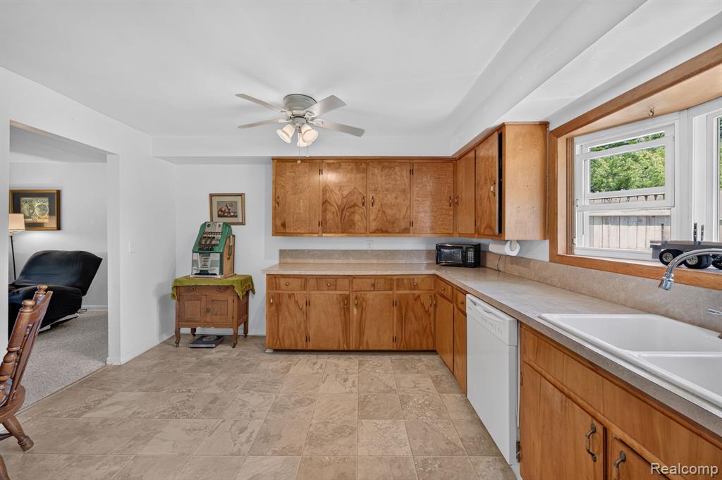 5233 Torrey Road, Flint, MI 48507 — Photo 13