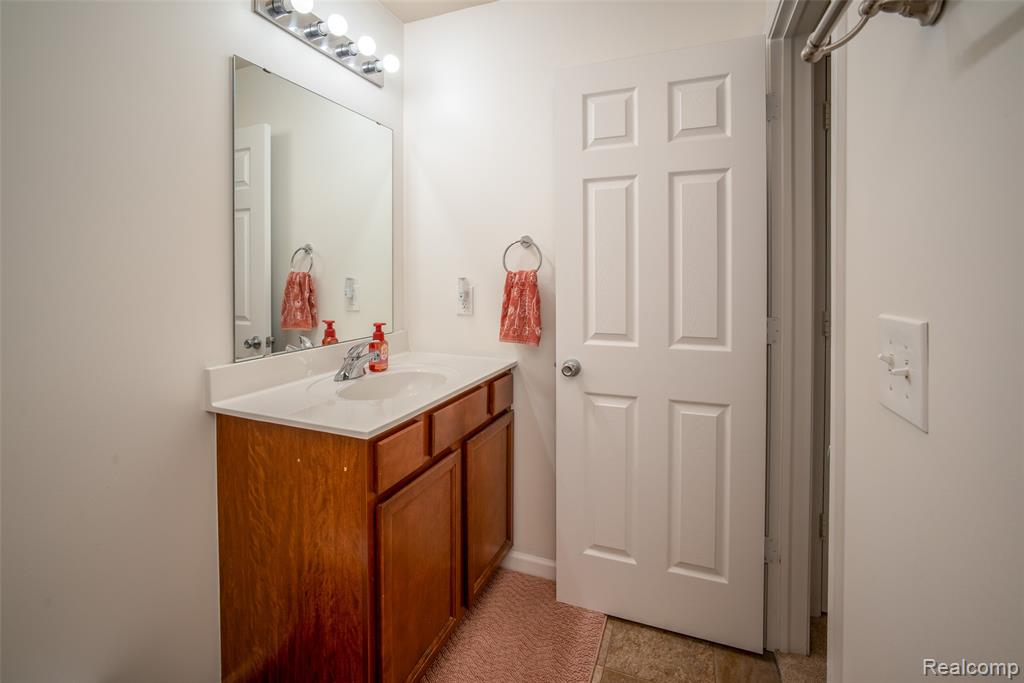 3411 Amber Oaks Drive, Howell, MI 48855 — Photo 16