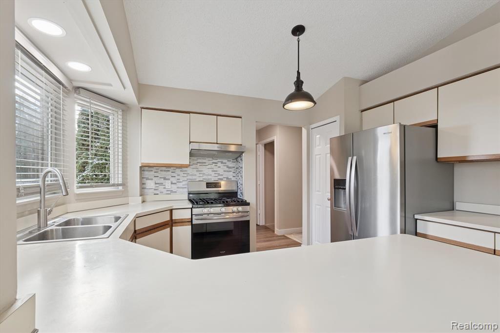 634 Lockport Road, Rochester Hills, MI 48307 — Photo 13