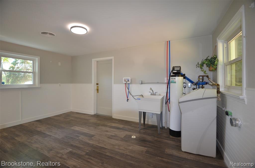 7565 Old Pond Drive, Clarkston, MI 48348 — Photo 36