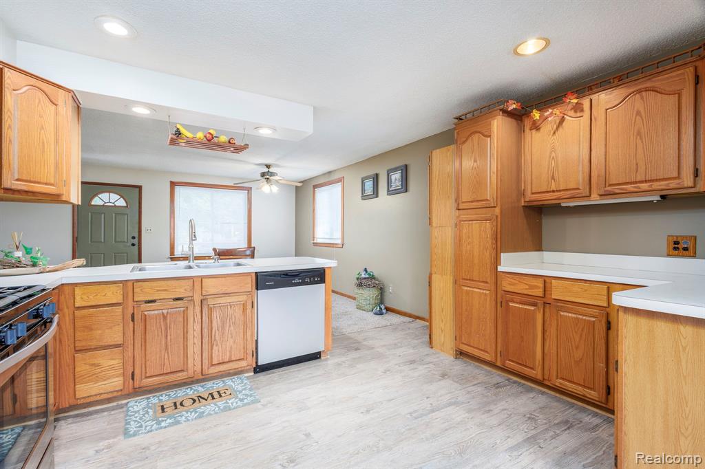 37281 Clio Street, Harrison Township, MI — Photo 14