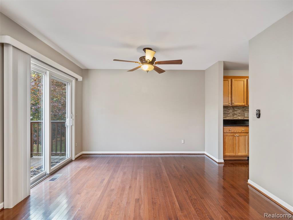 987 FAIRLEDGE Street, Lake Orion, MI 48362 — Photo 9