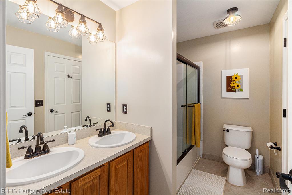 431 Timber Ridge Drive, Highland, MI — Photo 27