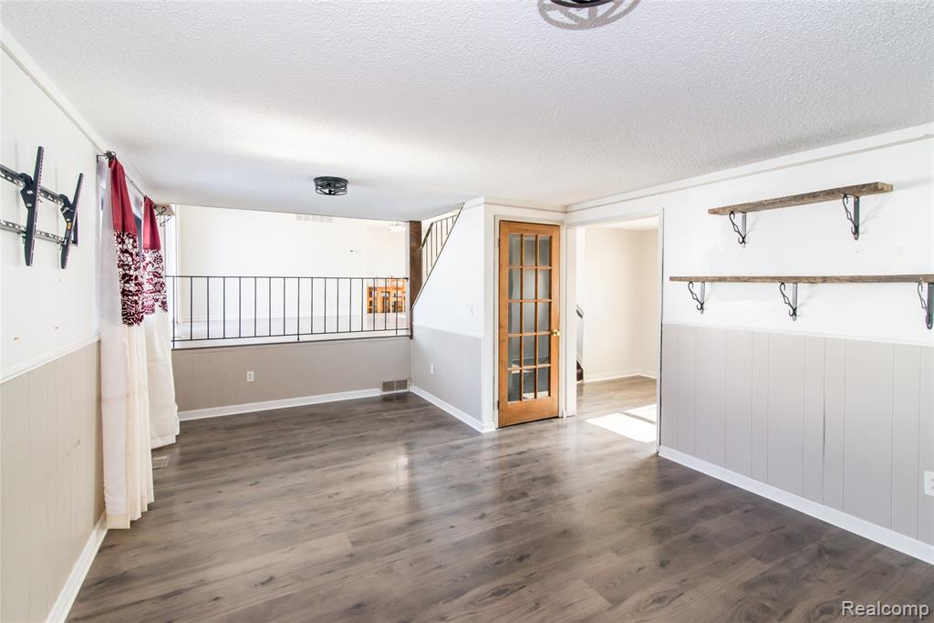 22448 Armstrong Avenue, Brownstown, MI 48193 — Photo 13