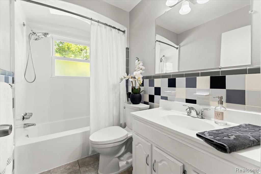 407 Jeffrey Avenue, Royal Oak, MI 48073 — Photo 17