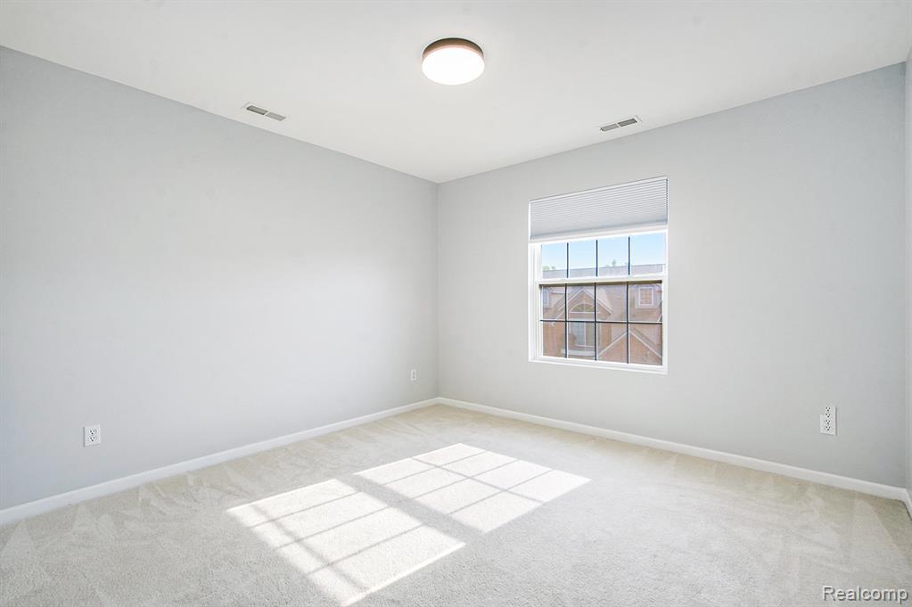 226 W OAKBROOK Drive, Ann Arbor, MI 48103 — Photo 23