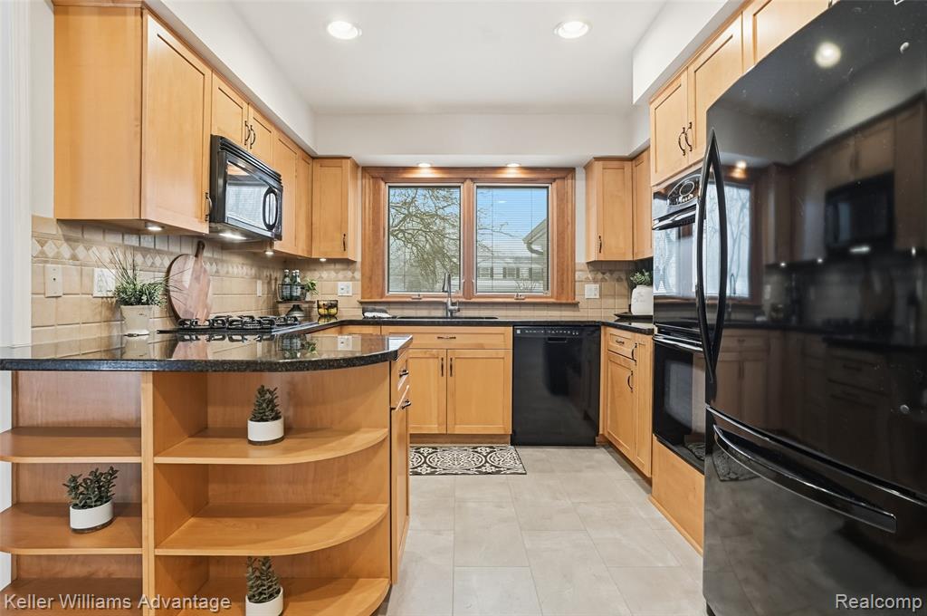 22846 Gilbar Street, Novi, MI — Photo 13