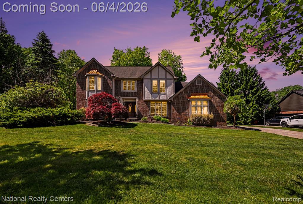 6515 Tamarack Drive, Troy, MI 48098