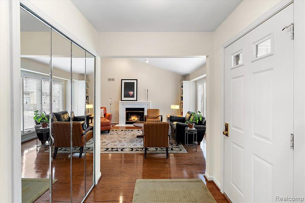 5853 Dawn Ridge Drive, Troy, MI 48098 — Photo 15