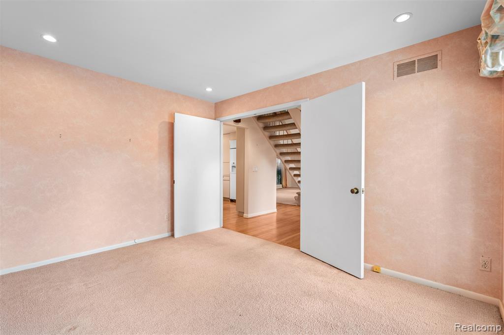4724 Tara Court, West Bloomfield, MI 48323 — Photo 12