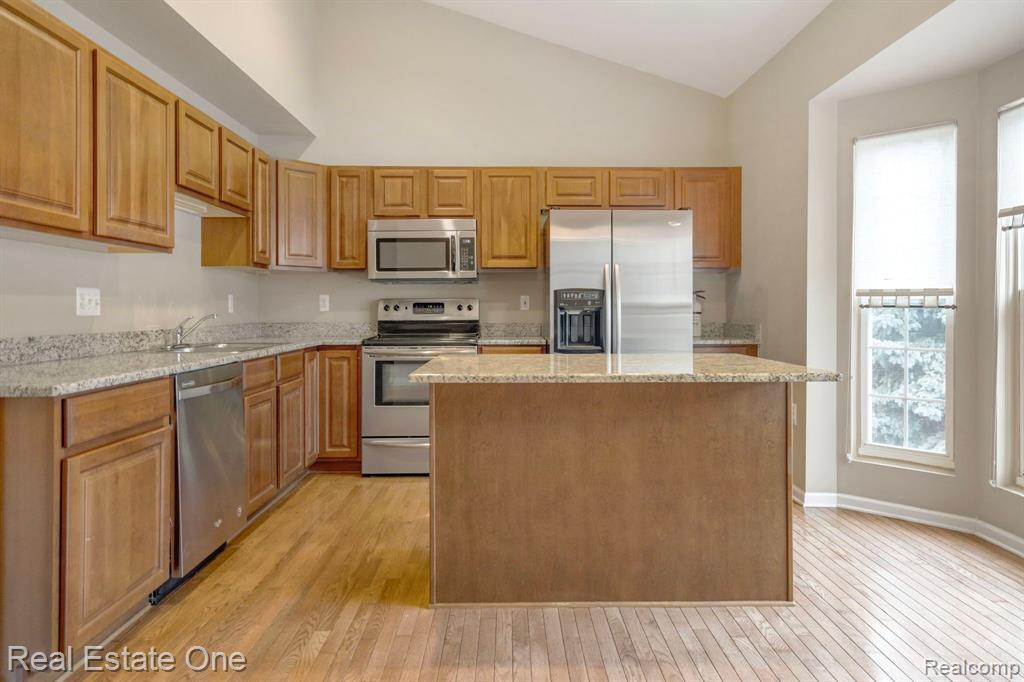 6975 EDGEWATER Drive, Troy, MI 48085 — Photo 6
