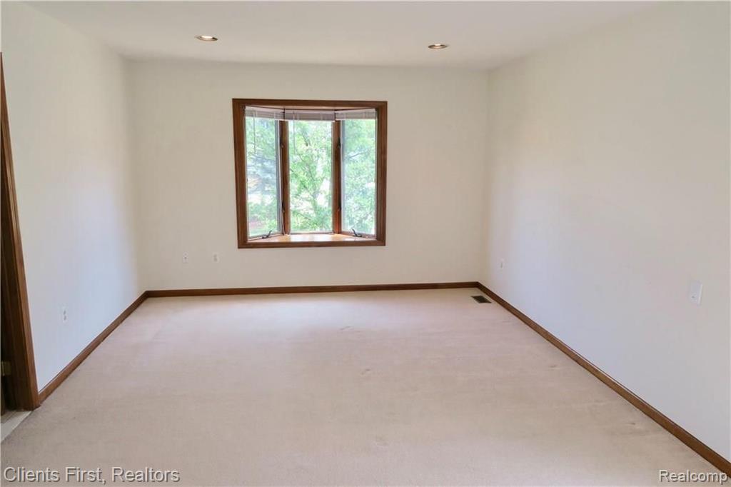 7233 OAKWOOD Drive, West Bloomfield, MI — Photo 33