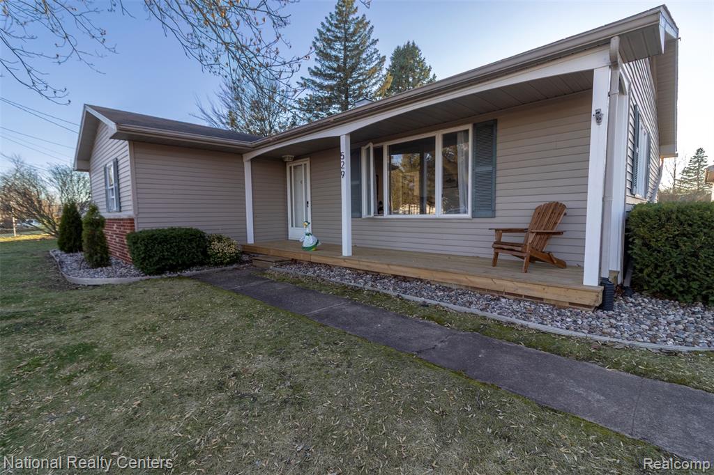 529 N Watkins, Perry, MI 48872 — Photo 2