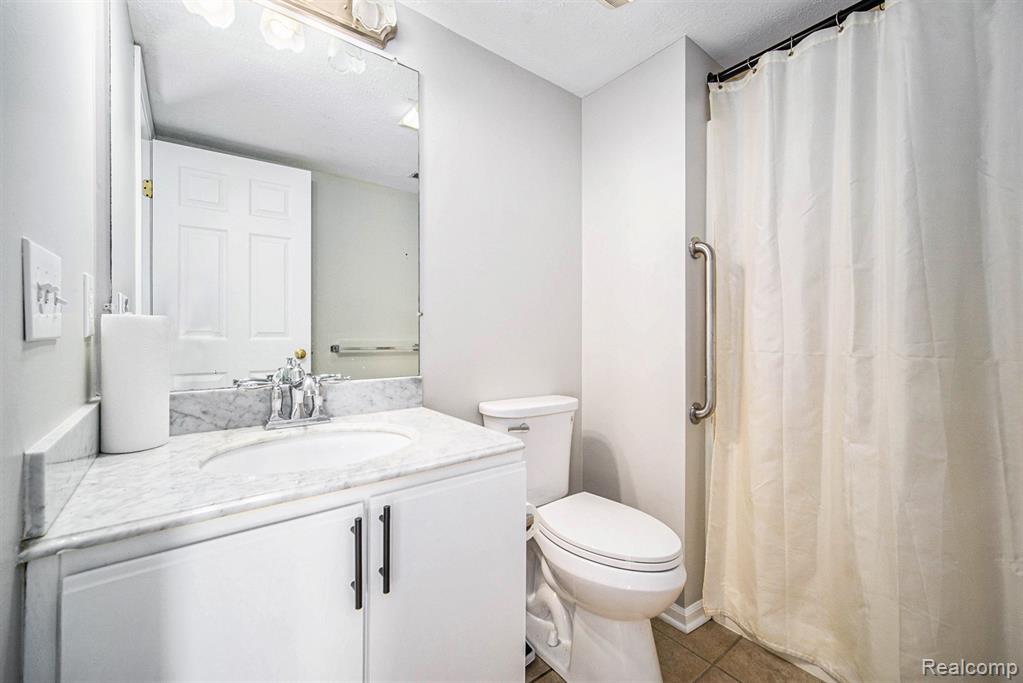 1533 Weatherstone Drive, Ann Arbor, MI 48108 — Photo 11