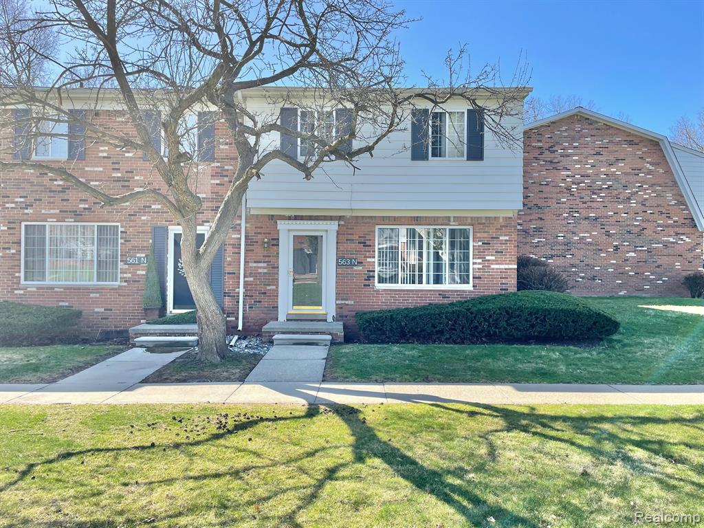 563 FOX HILLS Drive N, Bloomfield Hills, MI 48304 — front exterior