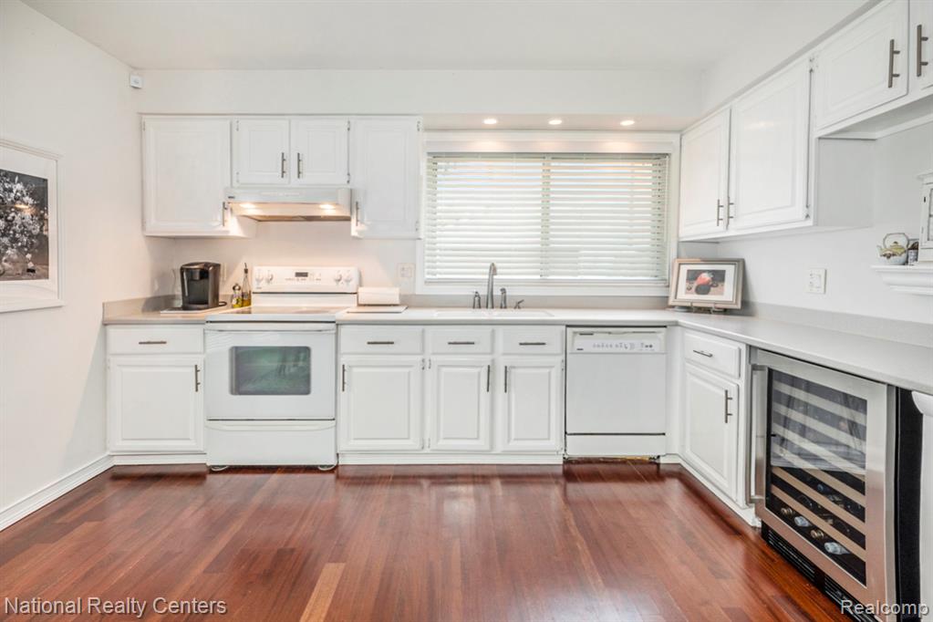 5049 Langlewood Drive, West Bloomfield, MI — Photo 12